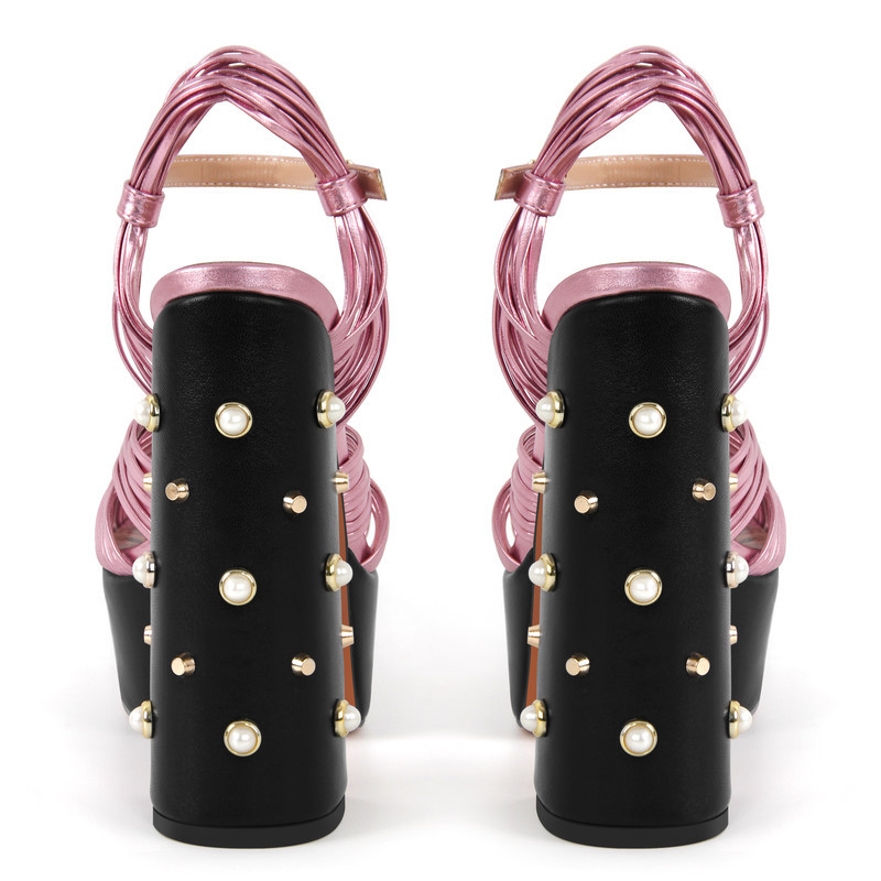 Riemchensandalen mit runder Zehenpartie und dickem Absatz