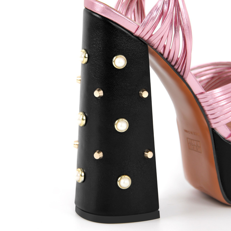 Riemchensandalen mit runder Zehenpartie und dickem Absatz