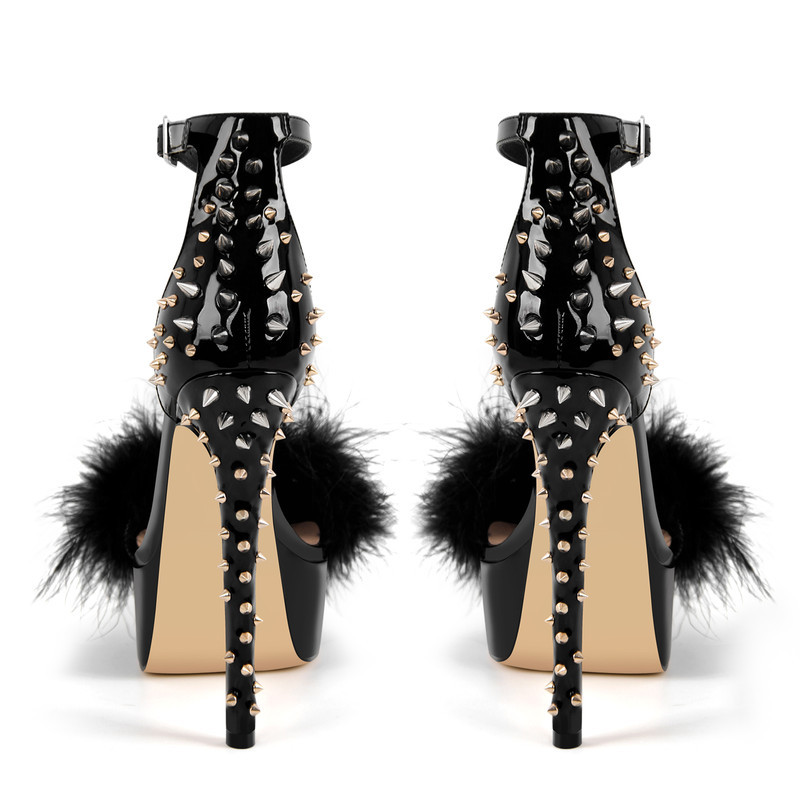 Sandalen mit Plateau und Nieten im Stiletto Stil