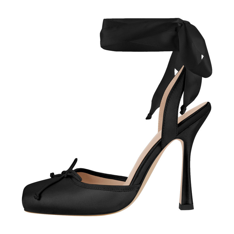 Pumps mit eckiger Spitze und Knöchelriemen