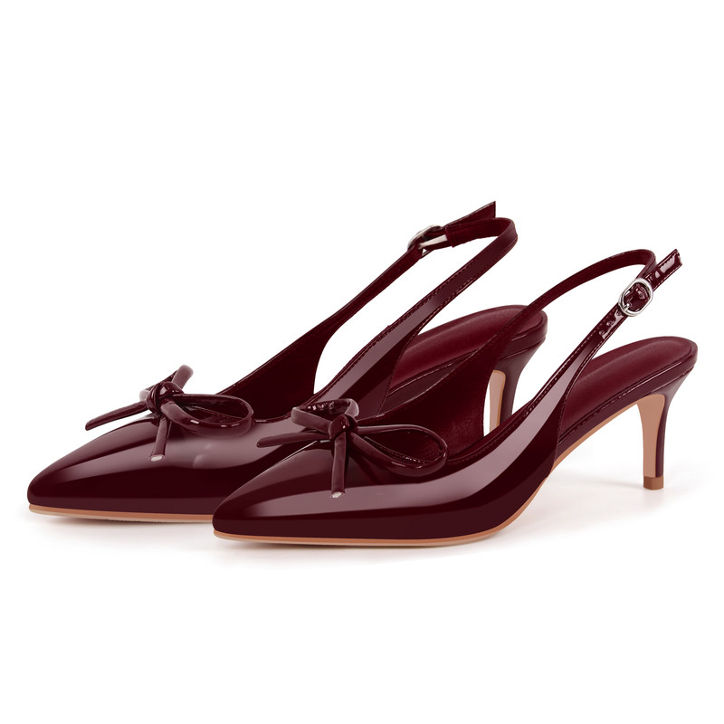 Pumps aus Lackleder mit spitzer Spitze