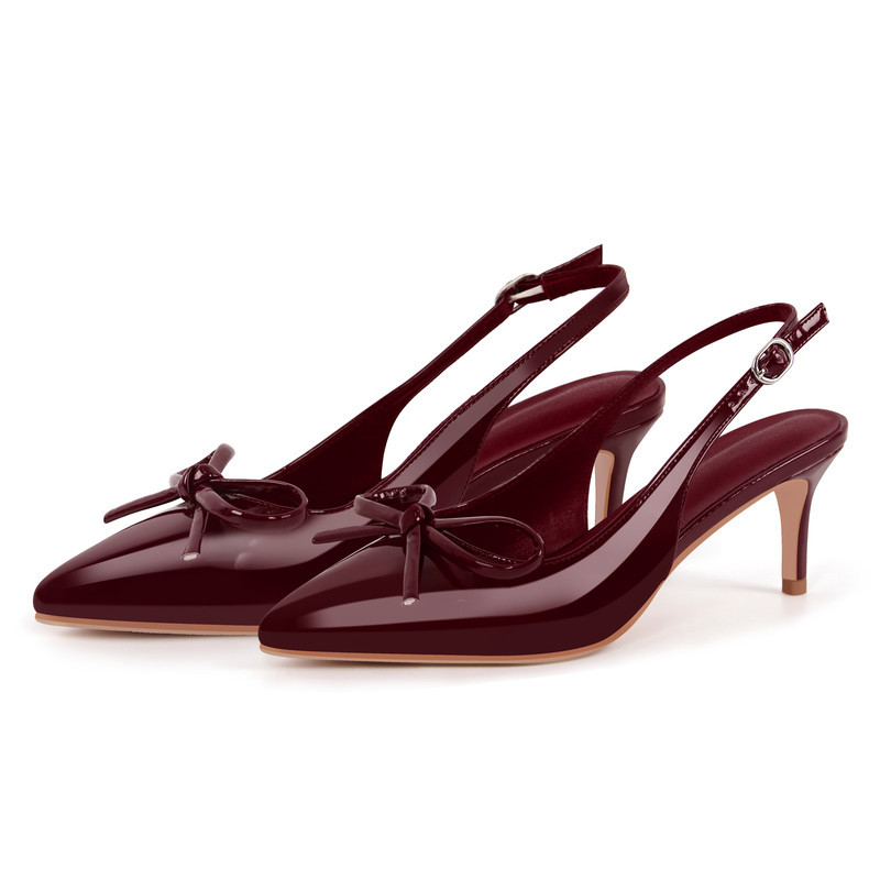 Pumps aus Lackleder mit spitzer Spitze
