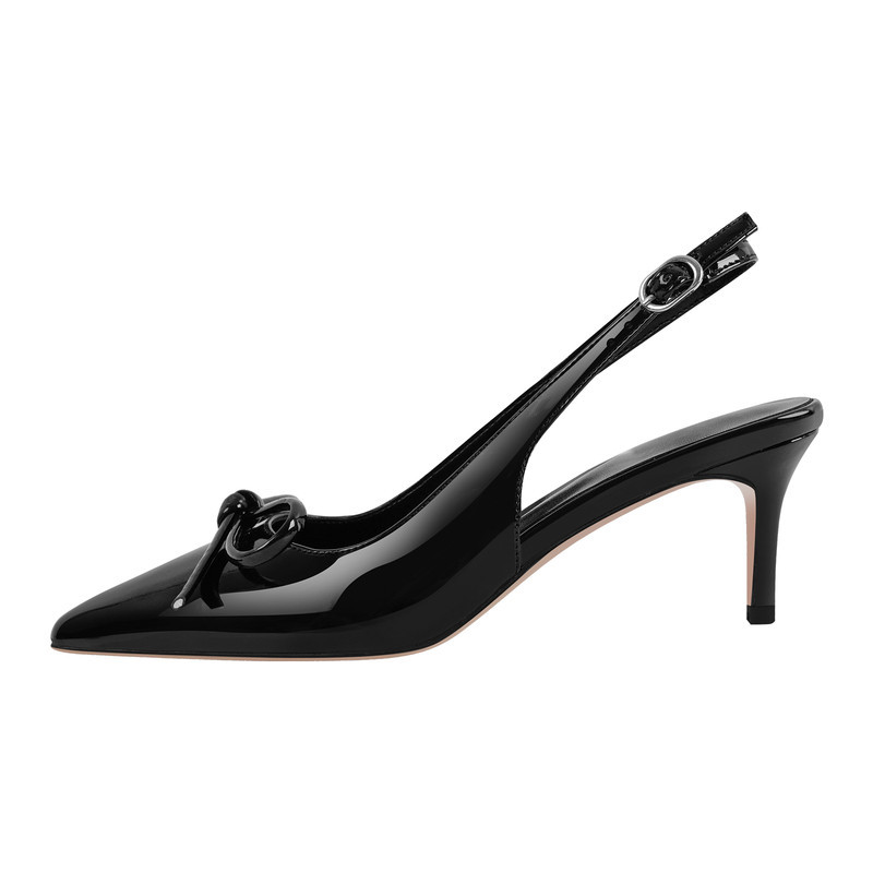 Pumps aus Lackleder mit spitzer Spitze