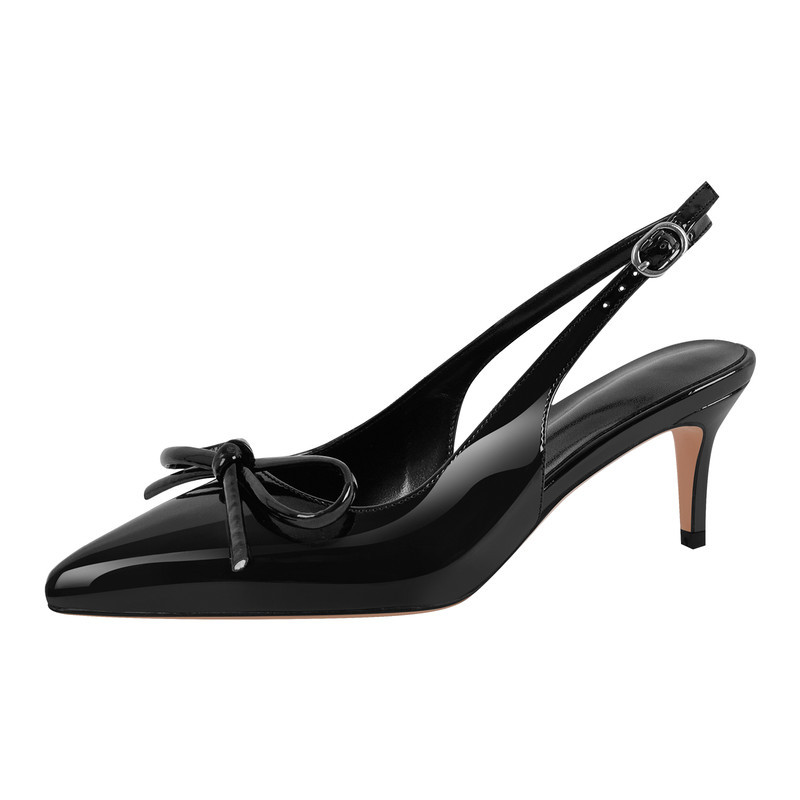 Pumps aus Lackleder mit spitzer Spitze