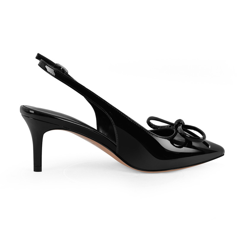 Pumps aus Lackleder mit spitzer Spitze