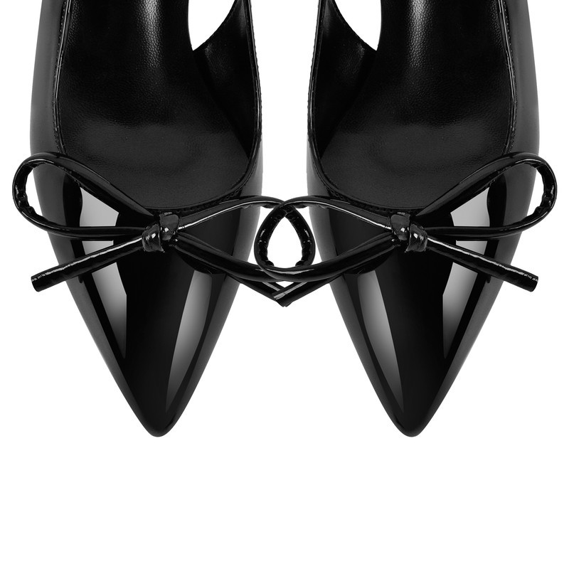 Pumps aus Lackleder mit spitzer Spitze