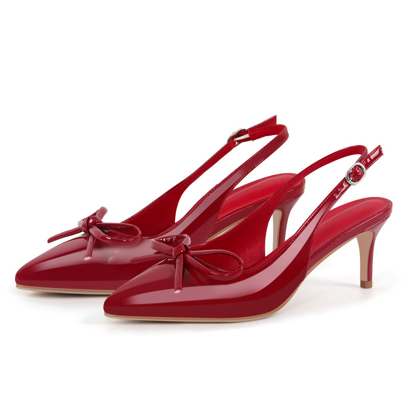 Pumps aus Lackleder mit spitzer Spitze