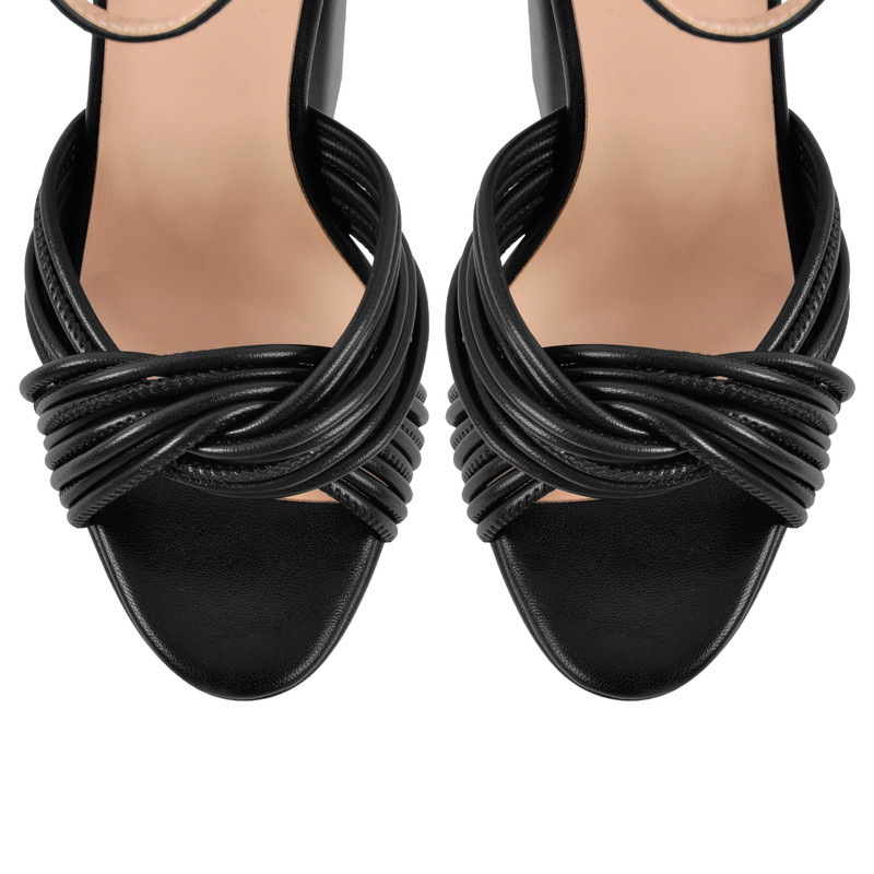 Sandalen mit runder Zehenpartie und Plateau Schnallenriemen
