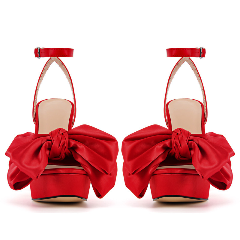 Plateau-Sandalen mit Schleife und klobigem Absatz