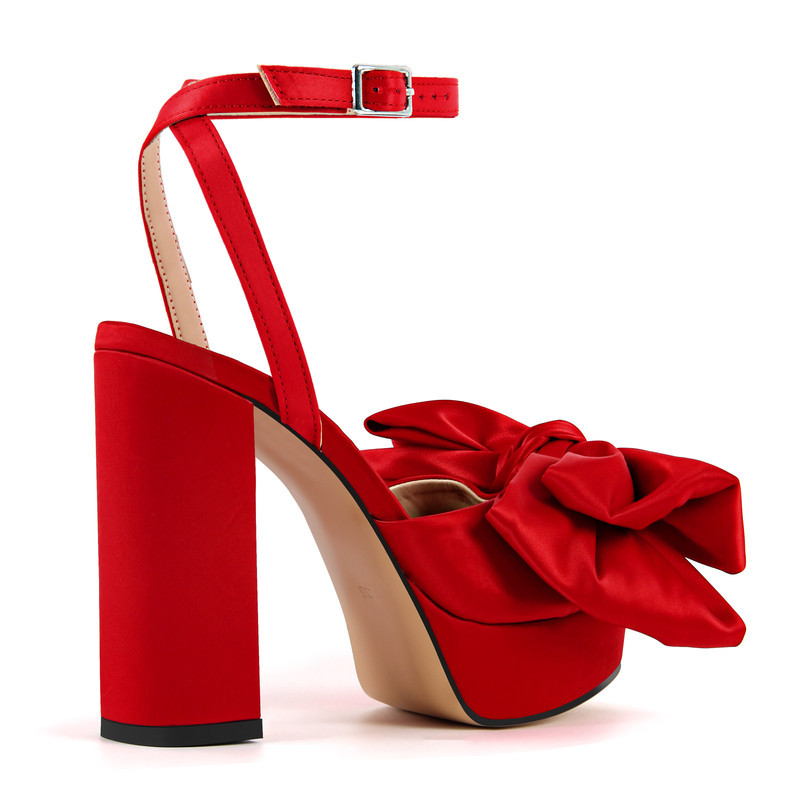 Plateau-Sandalen mit Schleife und klobigem Absatz