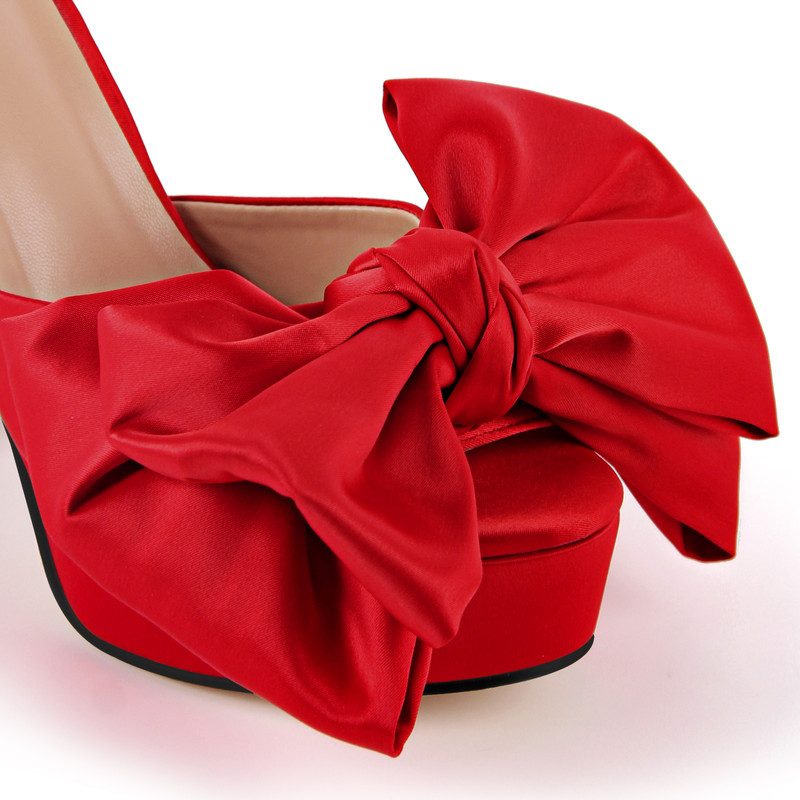 Plateau-Sandalen mit Schleife und klobigem Absatz