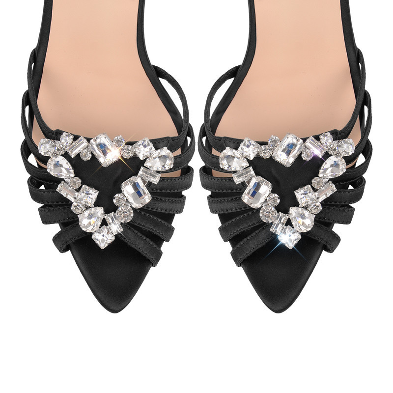 Sandalen mit Riemen und Herzschnalle mit Strass