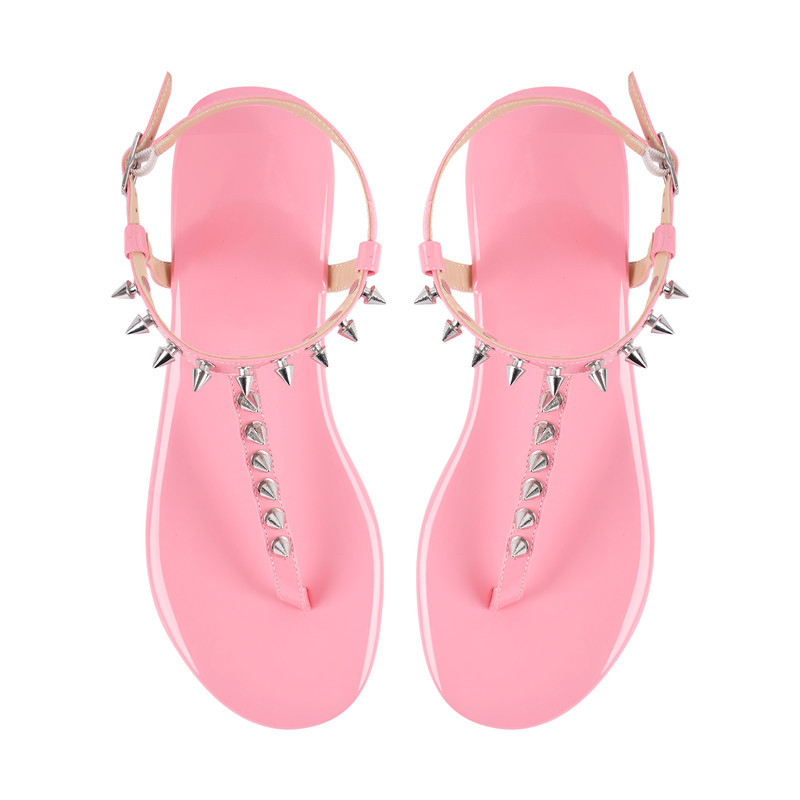 Hausschuhe mit Clip-On-Zehenpartie und Nieten