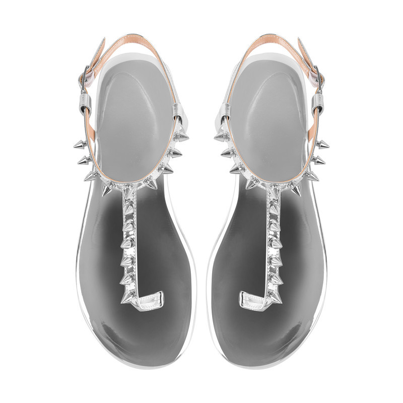 Hausschuhe mit Clip-On-Zehenpartie und Nieten