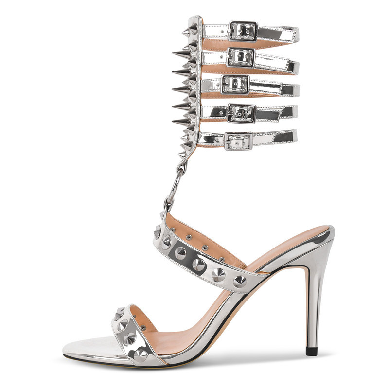 Sandalen mit Riemchen und mehreren Schnallen