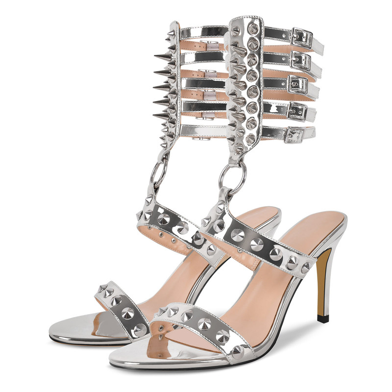 Sandalen mit Riemchen und mehreren Schnallen