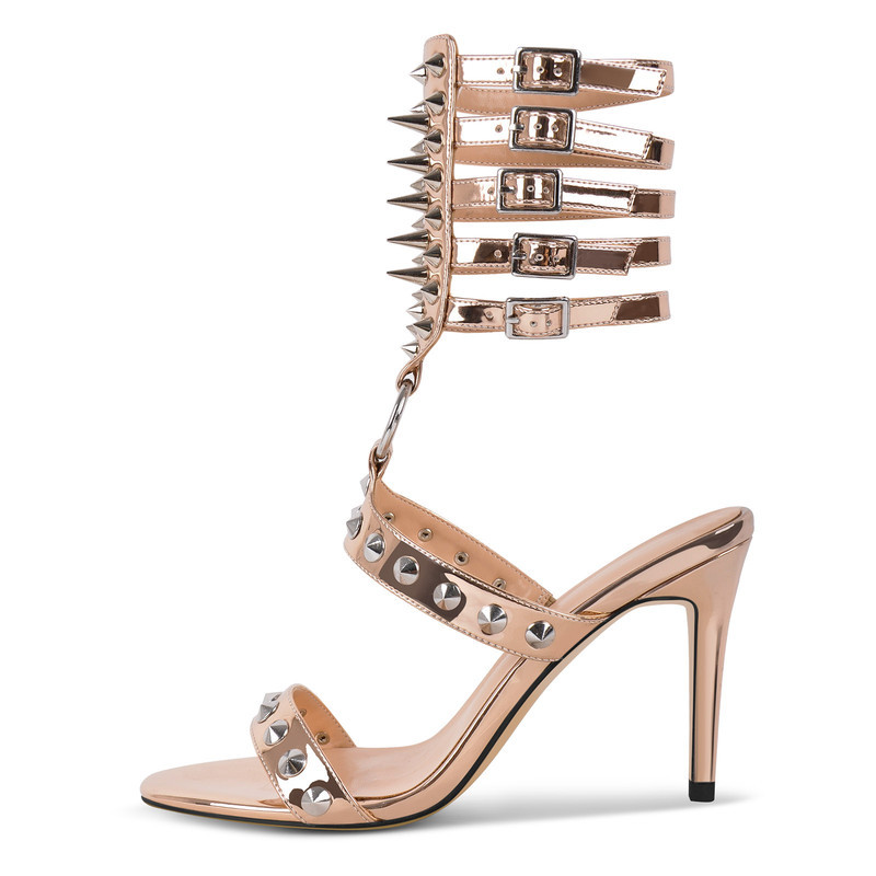 Sandalen mit Riemchen und mehreren Schnallen