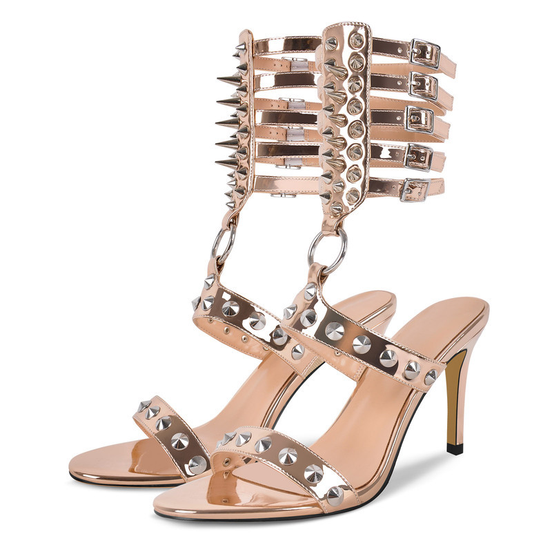 Sandalen mit Riemchen und mehreren Schnallen