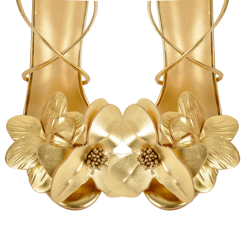 Goldene High Heel Sandalen mit Blumen
