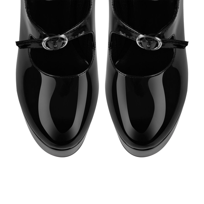 Stiefeletten mit Plateausohle und mehreren Schnallen