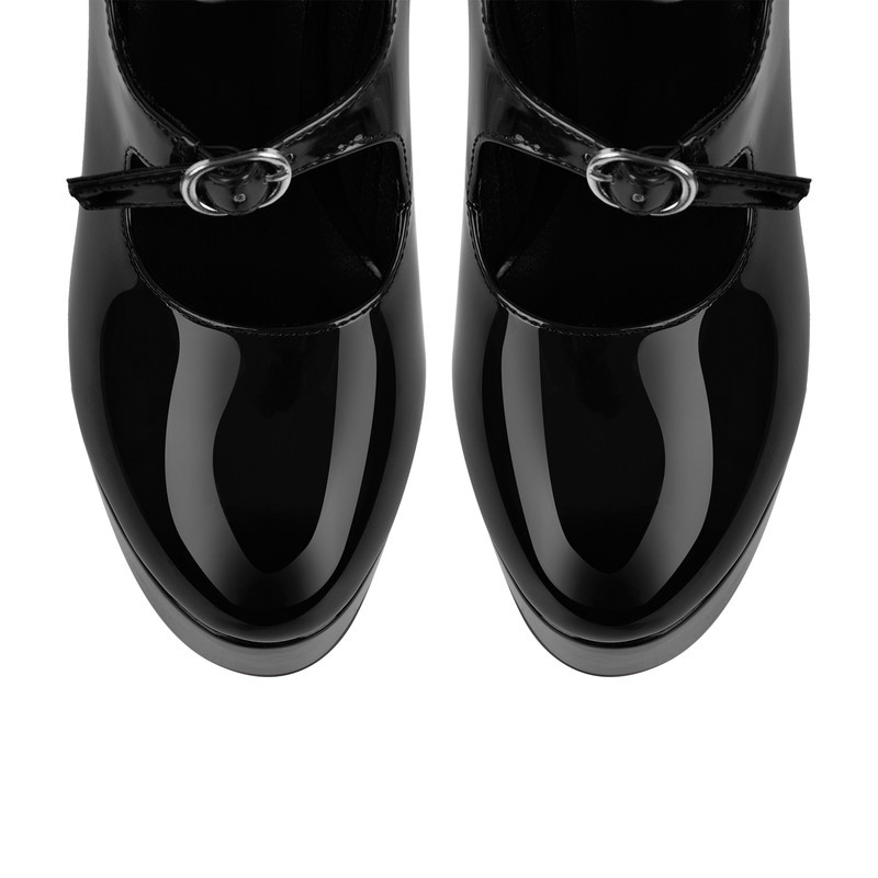 Stiefeletten mit Plateausohle und mehreren Schnallen