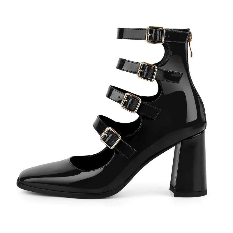 Pumps mit eckiger Zehenpartie und mehreren Schnallenriemen