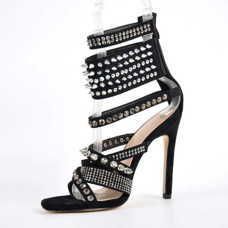 Stiletto Sandalen aus Wildleder und Diamantnieten