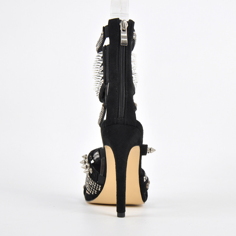 Stiletto Sandalen aus Wildleder und Diamantnieten