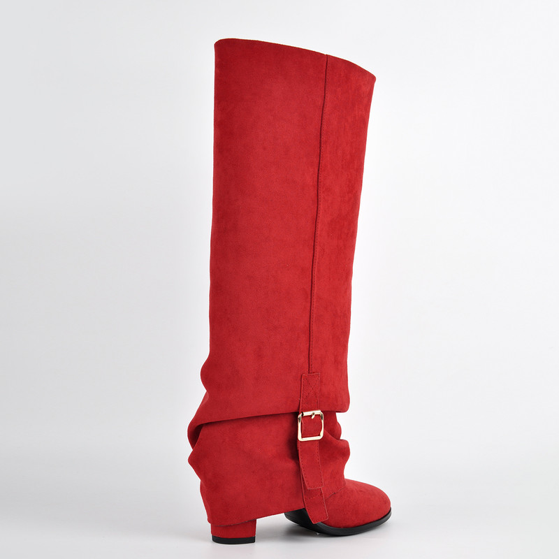 Wildlederstiefel mit runder Zehenpartie und dickem Absatz