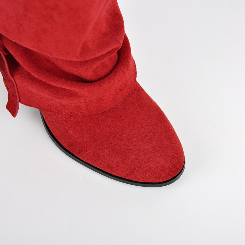 Wildlederstiefel mit runder Zehenpartie und dickem Absatz