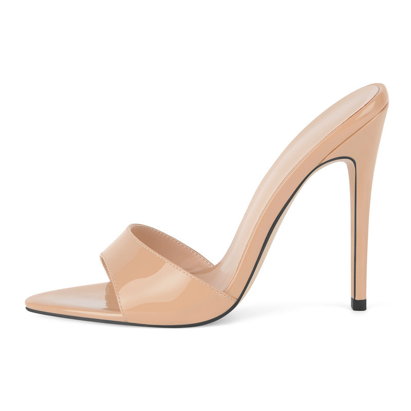 Spitz zulaufende Lackleder Sandalen und Pantoletten