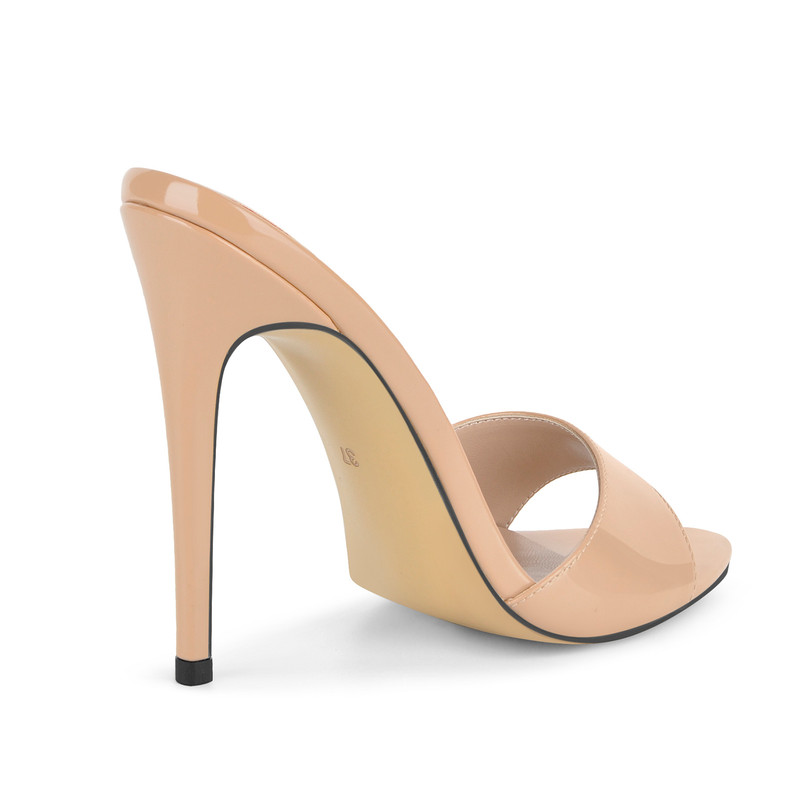 Spitz zulaufende Lackleder Sandalen und Pantoletten