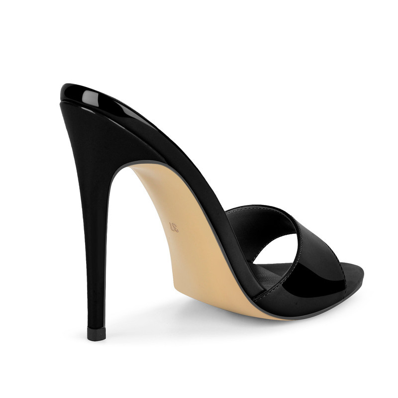 Spitz zulaufende Lackleder Sandalen und Pantoletten