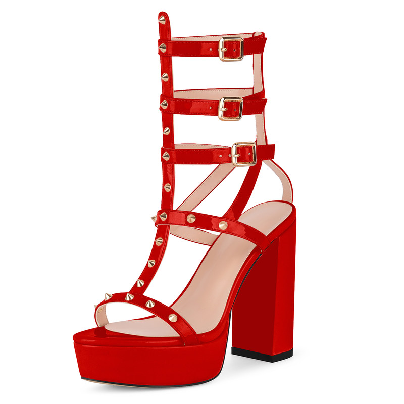 Sandalen mit Nieten Plateau und mehreren Schnallenriemen