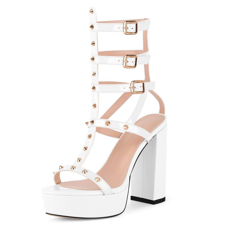 Sandalen mit Nieten Plateau und mehreren Schnallenriemen
