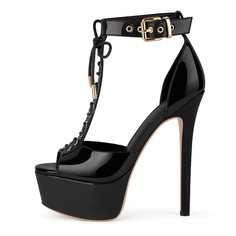 Sandalen mit Schnallen und T-Riemen