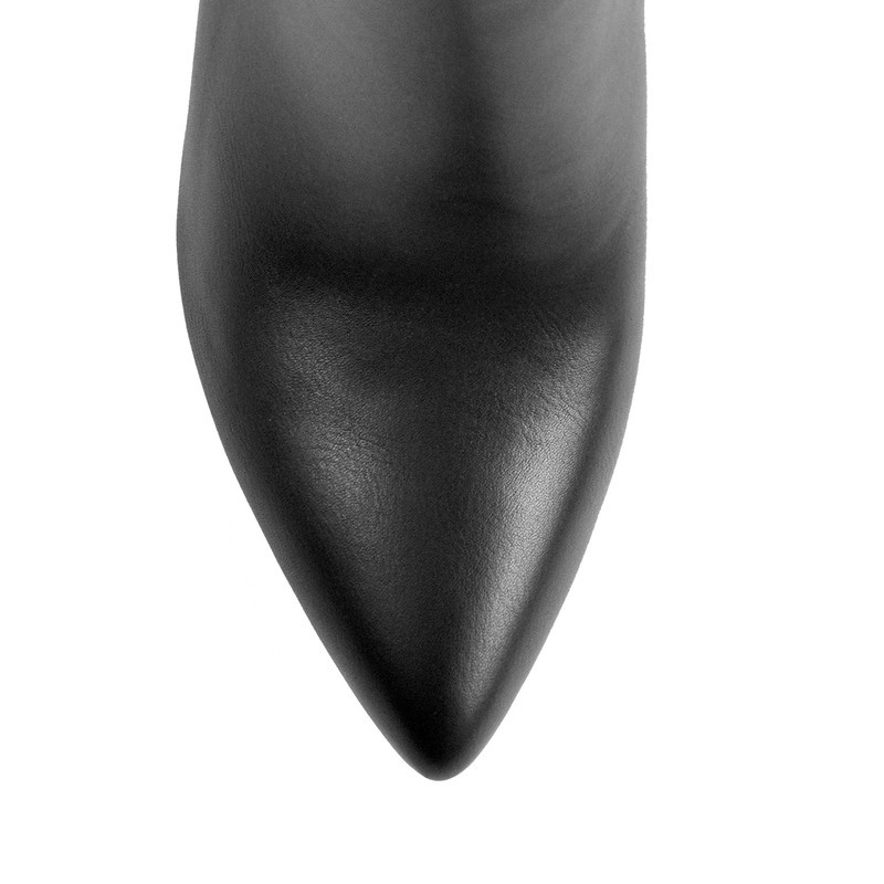 Stiefeletten mit spitzer Zehenpartie und klobigem Absatz