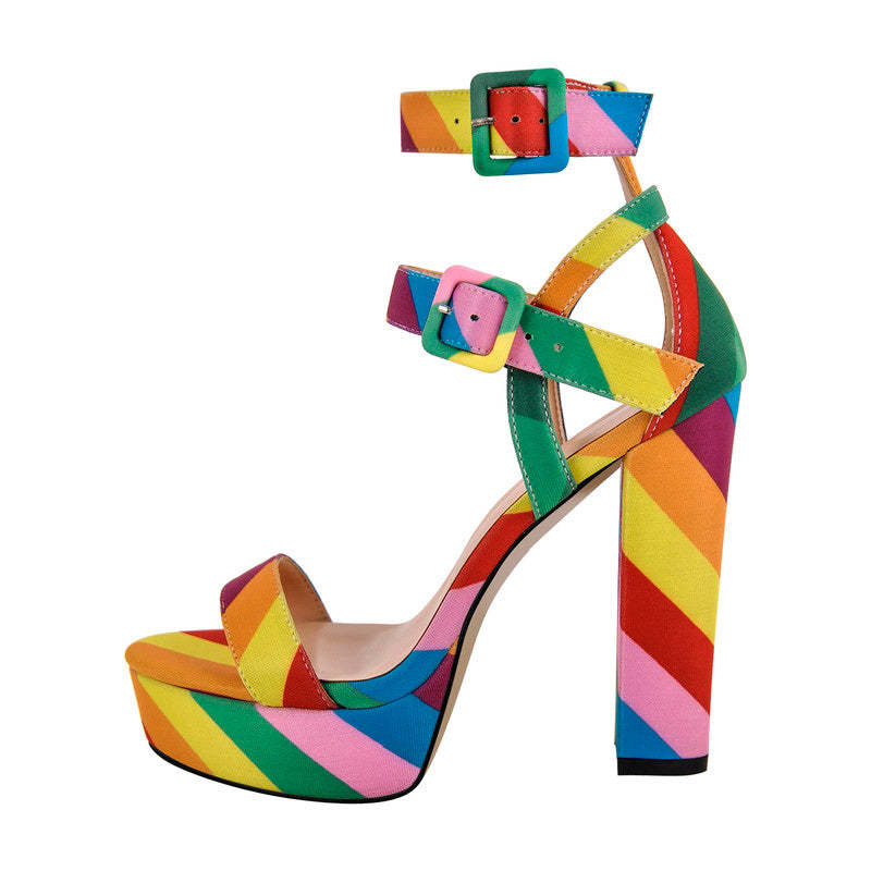 Sandalen mit Regenbogen Schnallenriemen und klobigem Absatz