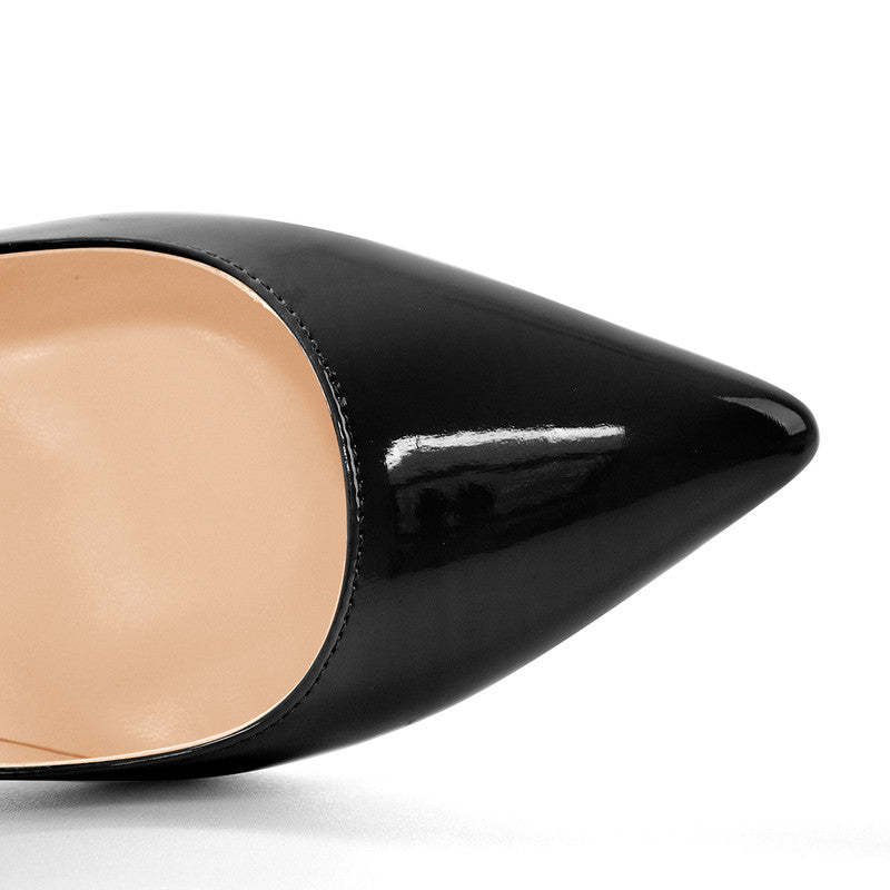 Lackpumps mit spitzer Zehenpartie und Stilettoabsatz