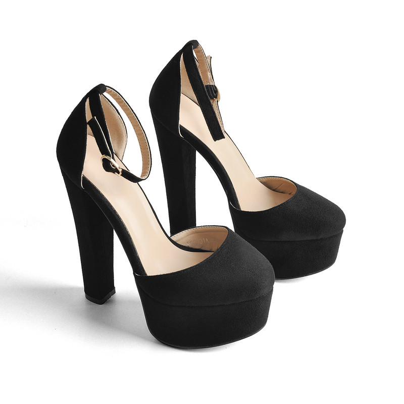 Plateau Pumps mit klobigem High Heel und Fesselriemchen