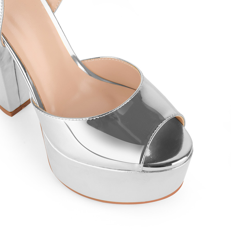 Plateau Sandalen mit Knöchelriemen und Blockabsatz