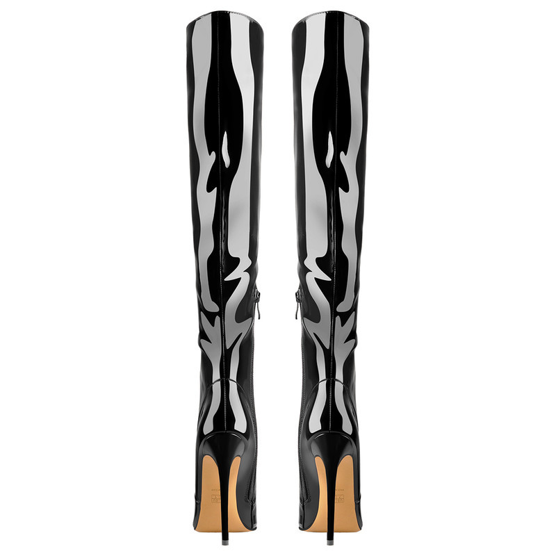 Spitze Stiefel aus Lackleder mit seitlichem Reißverschluss bis zum Knie