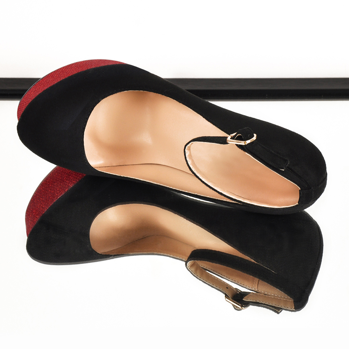 Plateaupumps mit Stilettoabsatz und runder Spitze