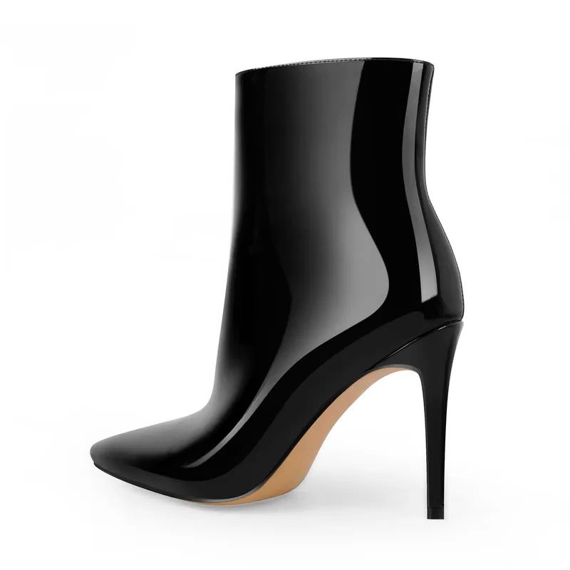 Stöckelschuhe mit spitzer Zehe und Lackstiefeln