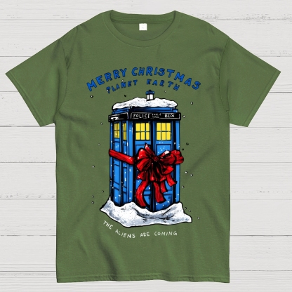 Merry Christmas Planet Earth The Aliens Are Coming Geek T-Shirt