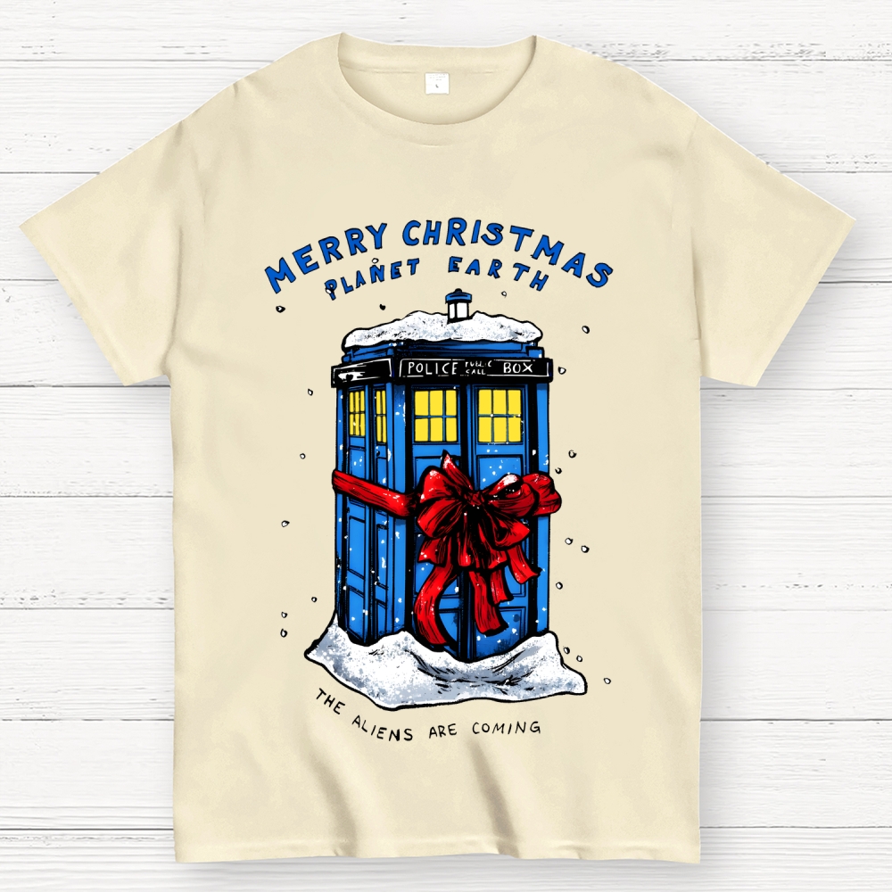 Merry Christmas Planet Earth The Aliens Are Coming Geek T-Shirt