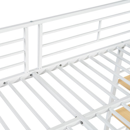 Hochbett im Zaun-Design-OKWISH