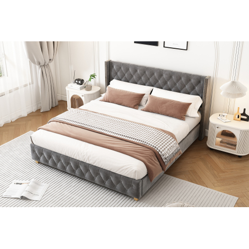 Mit Lattenrost und Kopfteil, Knopfpolsterung, Nietenpolsterung, Holzbeine