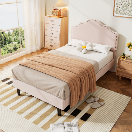 Elegantes, geschwungenes rosafarbenes Einzelbett, verziert mit exquisiten Nieten-OKWISH