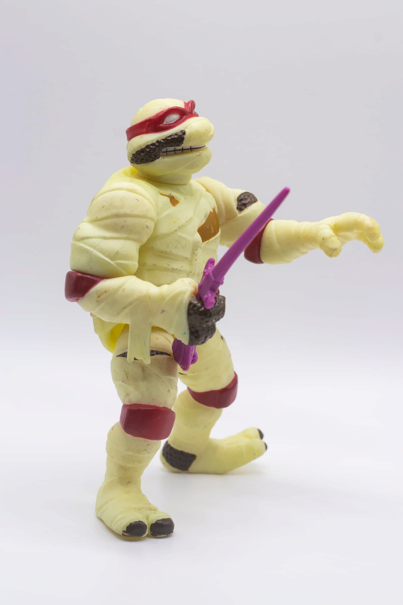 Right side view of vintage Mummy Raph action figure holding a single Cobra Sai